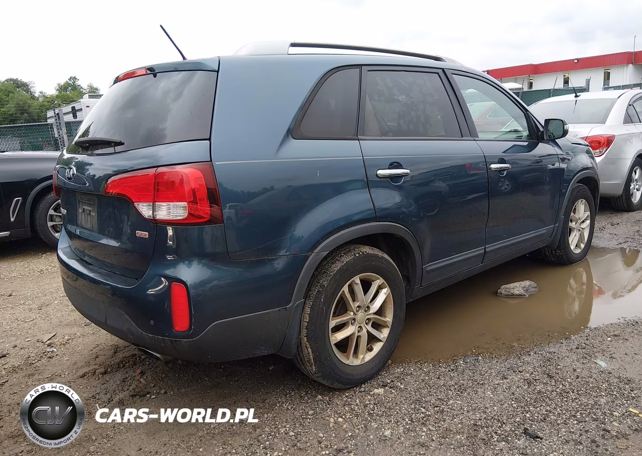 2015 Kia Sorento Lx VIN:5XYKT4A68FG580949 - 4