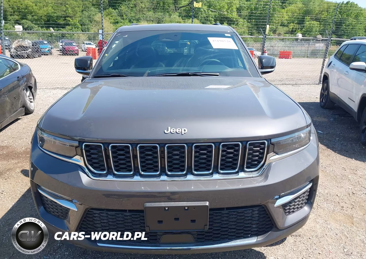 2025 Jeep Grand Cherokee Limited 4X4 VIN:1C4RJHBG3S8786586 - 12