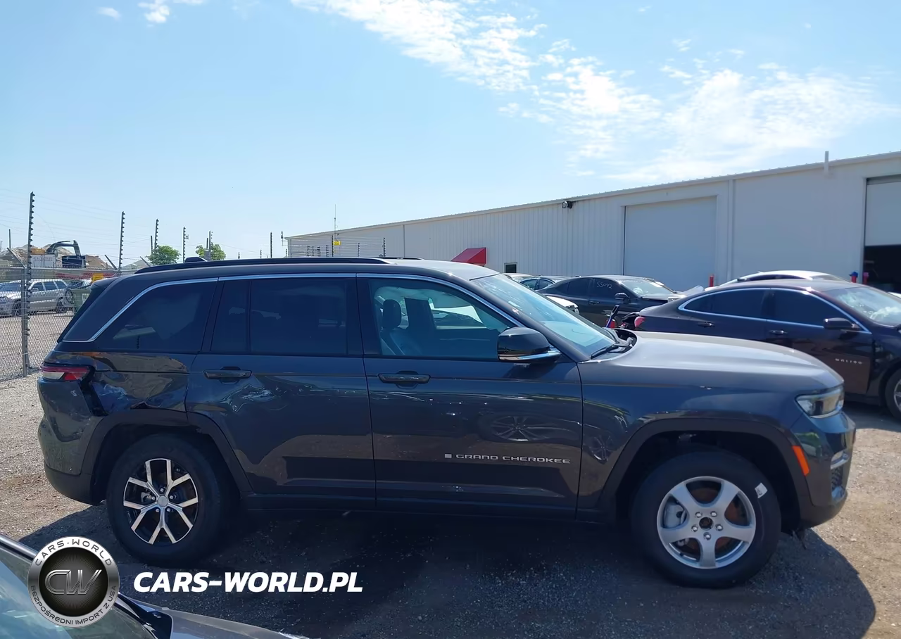 2025 Jeep Grand Cherokee Limited 4X4 VIN:1C4RJHBG3S8786586 - 13