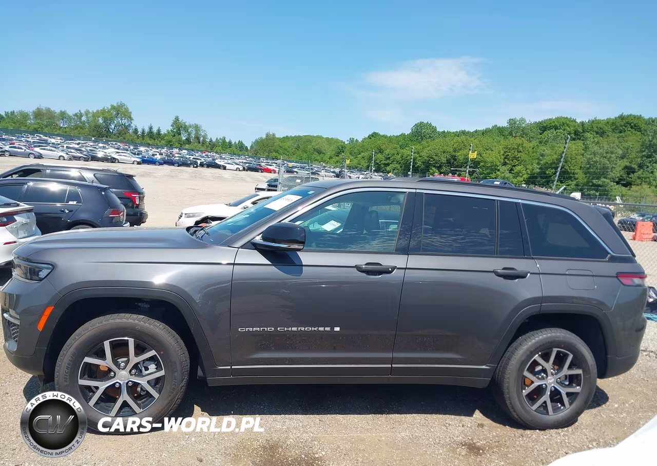 2025 Jeep Grand Cherokee Limited 4X4 VIN:1C4RJHBG3S8786586 - 14