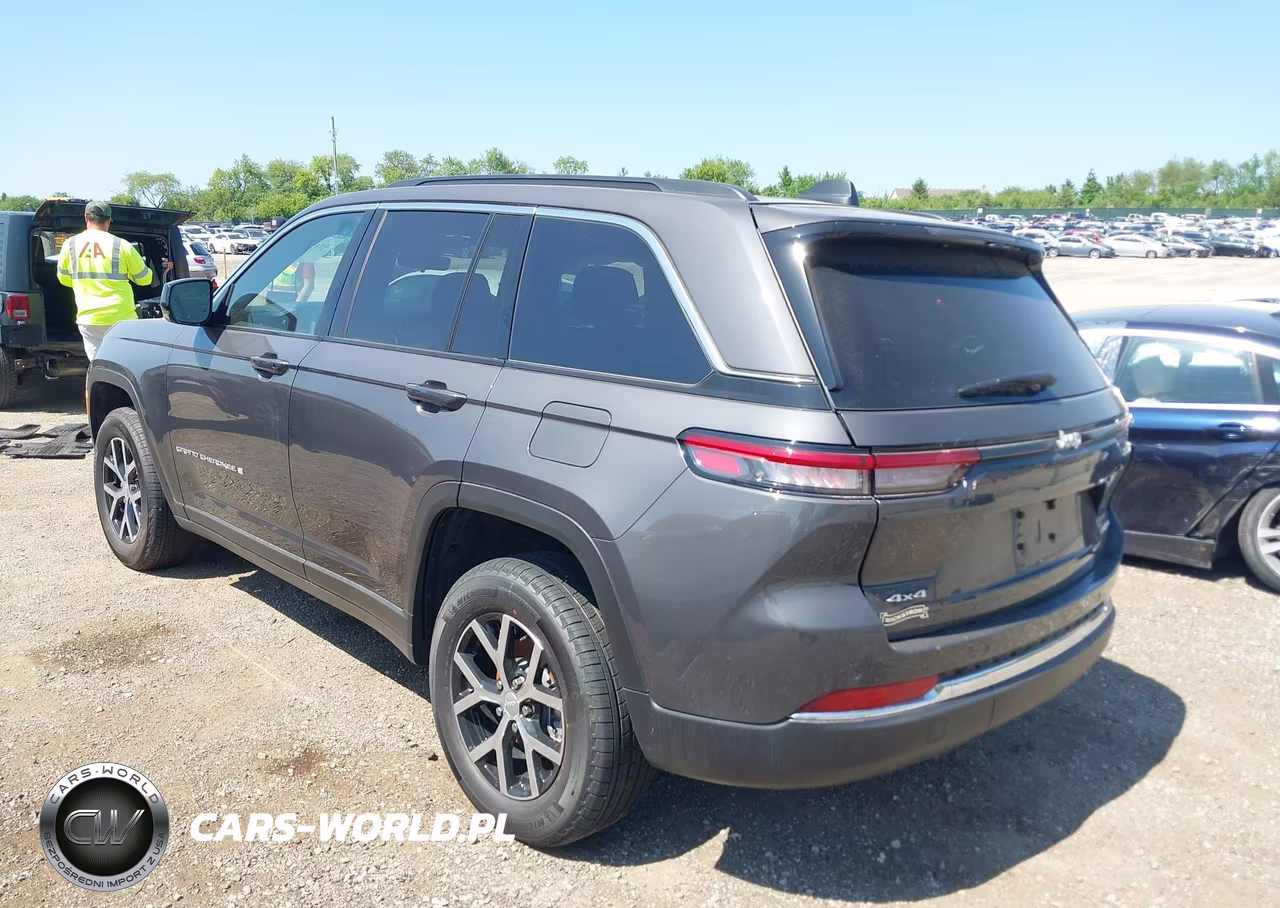 2025 Jeep Grand Cherokee Limited 4X4 VIN:1C4RJHBG3S8786586 - 3