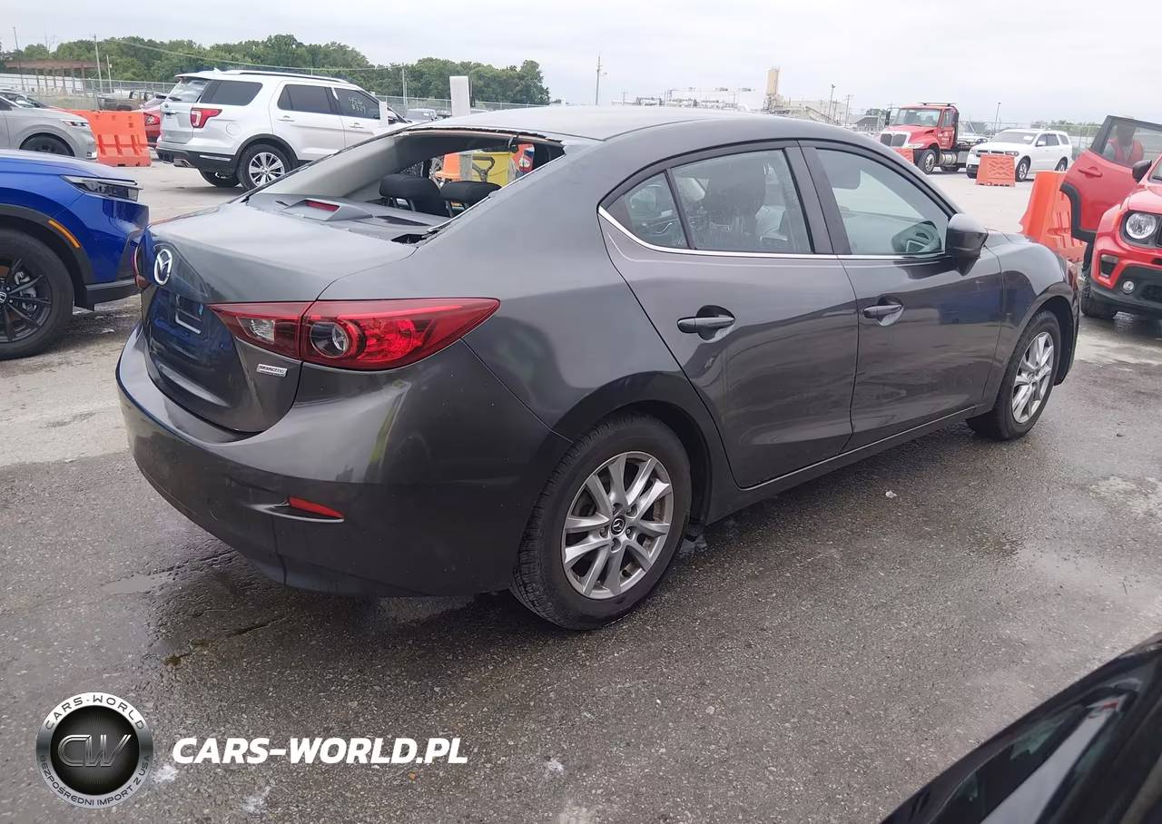 2018 Mazda Mazda3 Sport VIN:3MZBN1U79JM185247 - 4