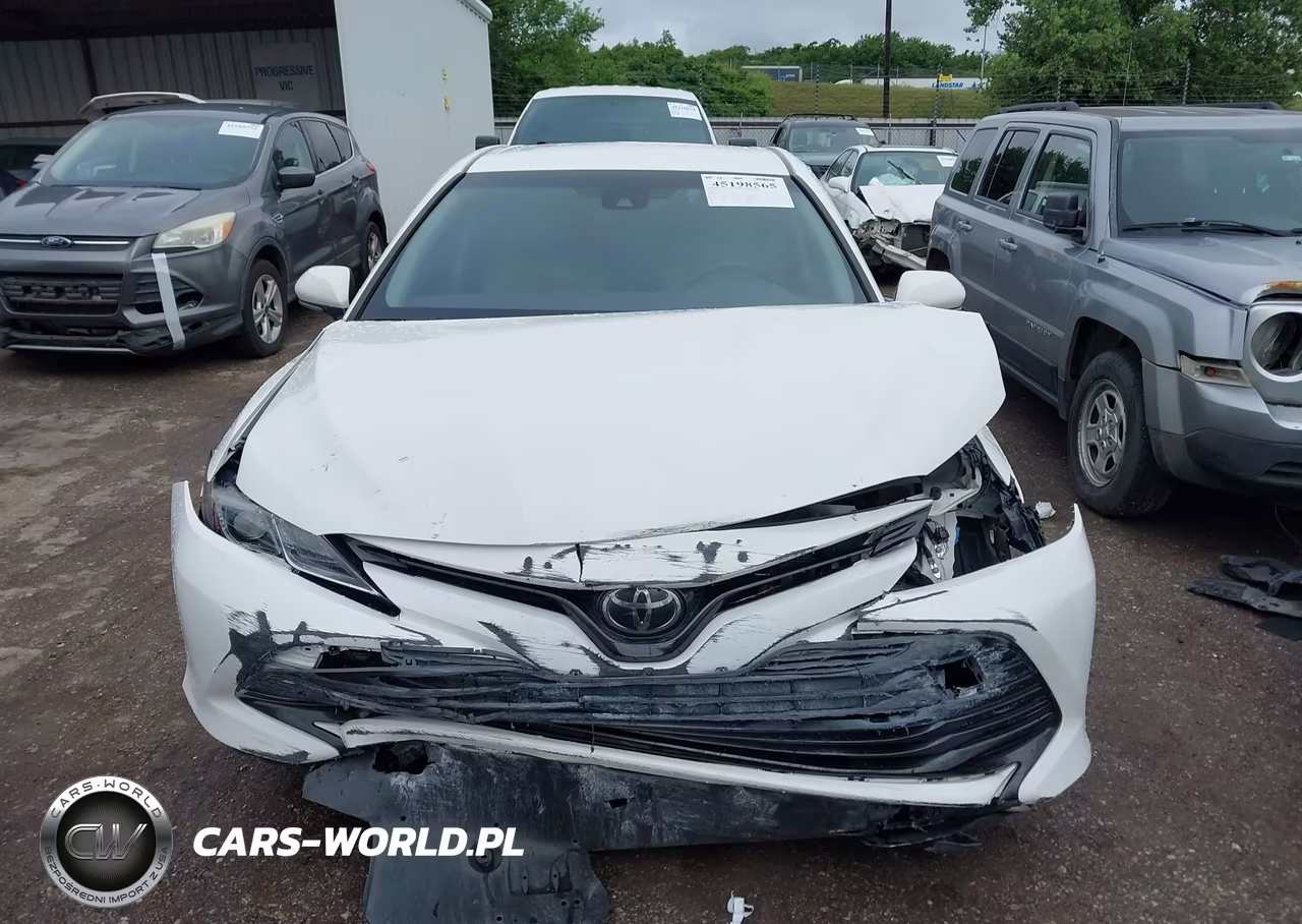 2018 Toyota Camry Le VIN:JTNB11HKXJ3006692 - 13