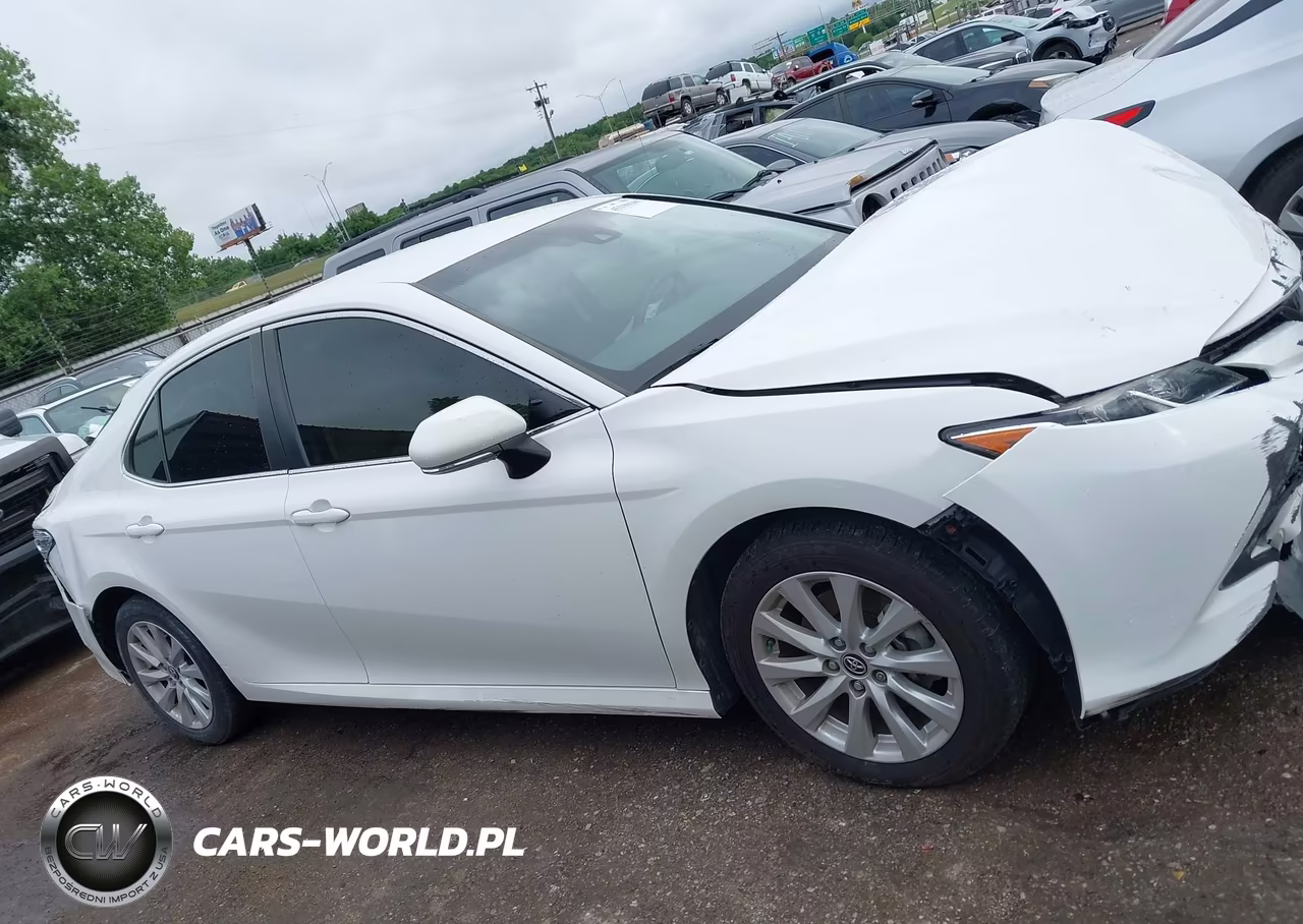 2018 Toyota Camry Le VIN:JTNB11HKXJ3006692 - 14