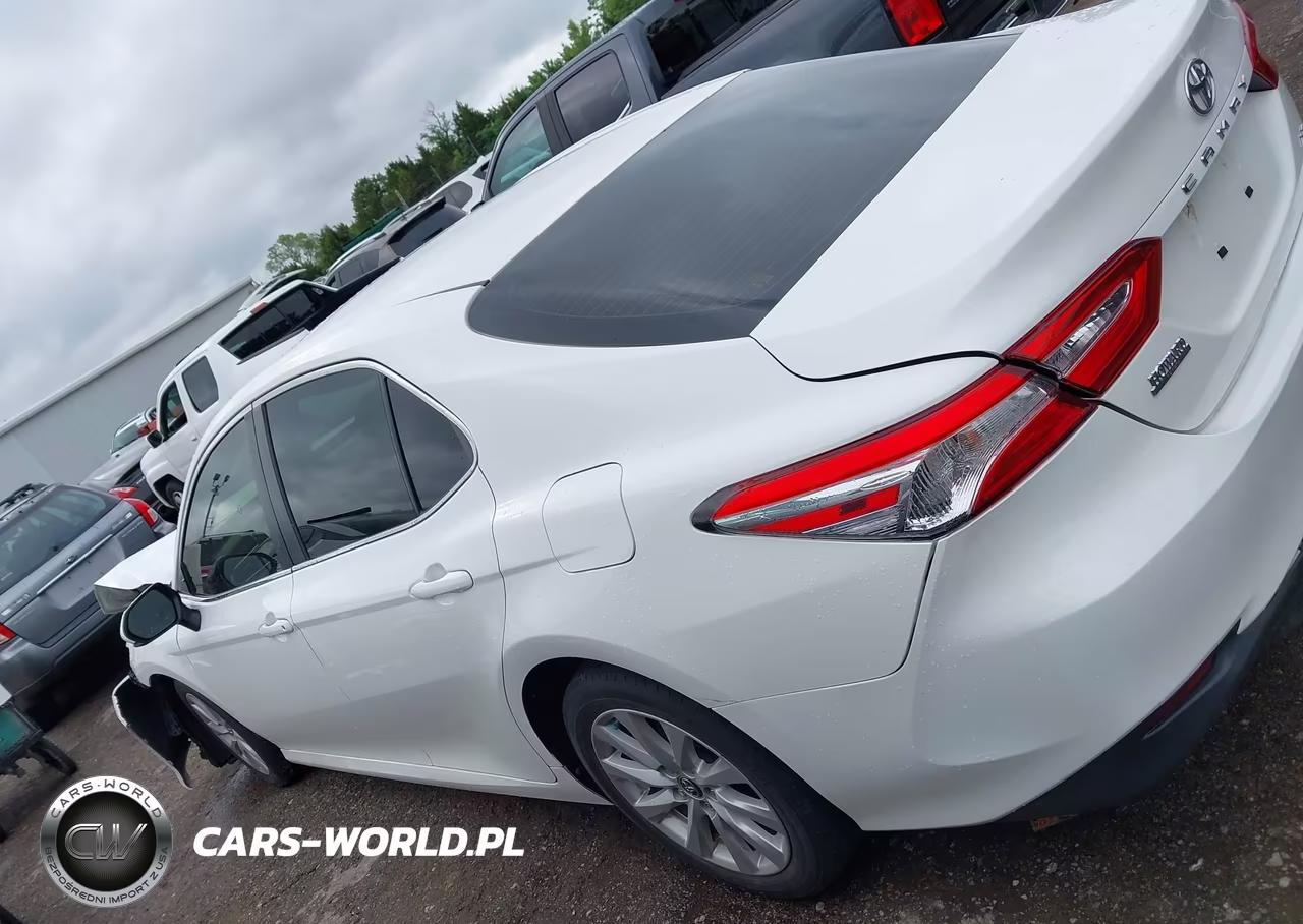 2018 Toyota Camry Le VIN:JTNB11HKXJ3006692 - 15
