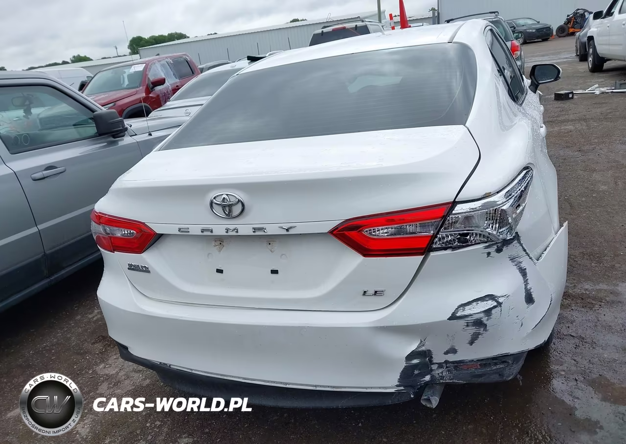 2018 Toyota Camry Le VIN:JTNB11HKXJ3006692 - 17