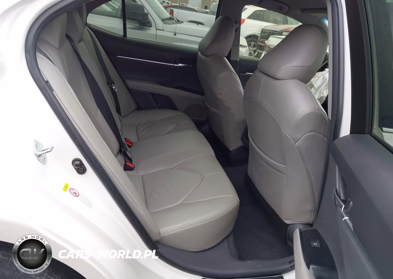 2018 Toyota Camry Le VIN:JTNB11HKXJ3006692 - 8