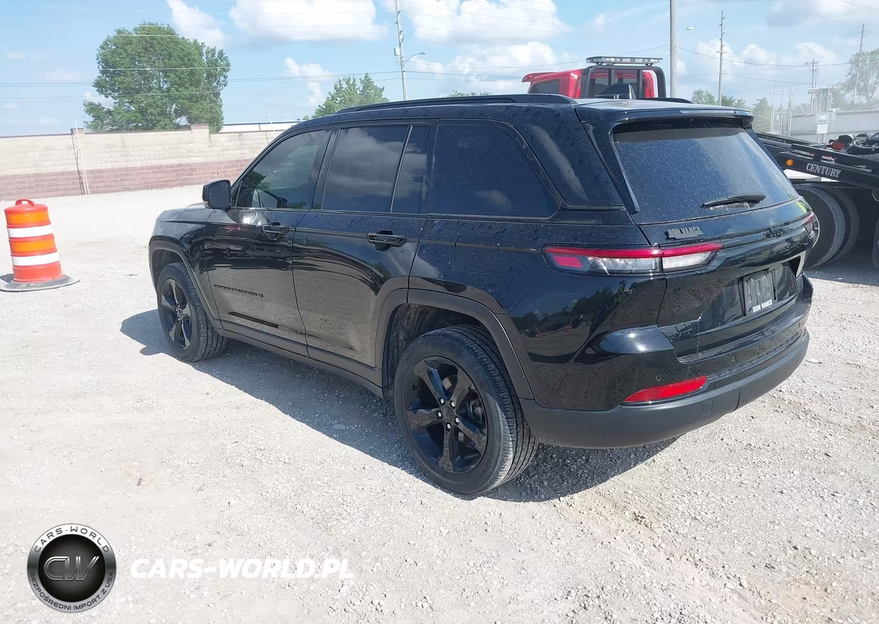 2024 Jeep Grand Cherokee Altitude 4X4 VIN:1C4RJHAG5RC679001 - 3