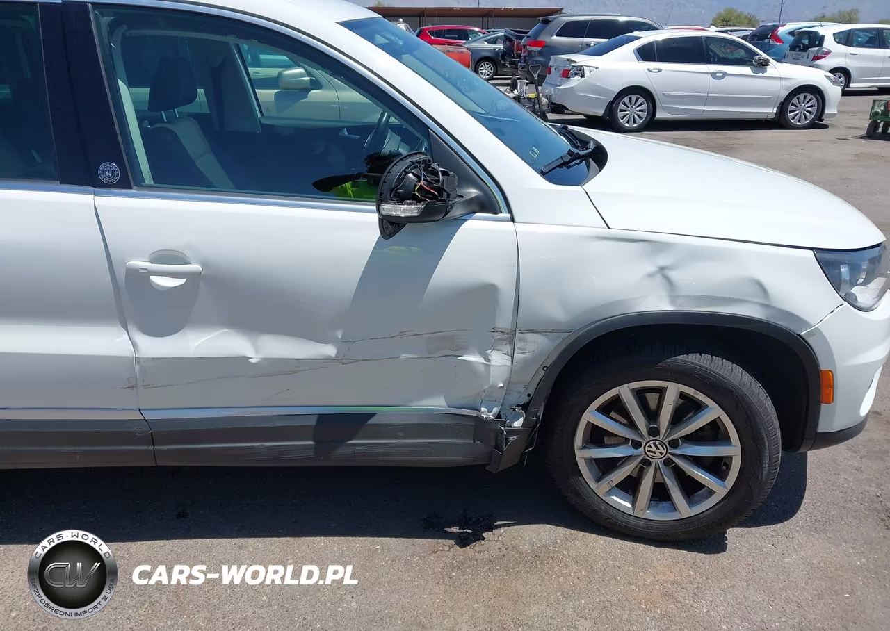 2017 Volkswagen Tiguan 2.0T Wolfsburg Edition VIN:WVGRV7AX8HK003205 - 6