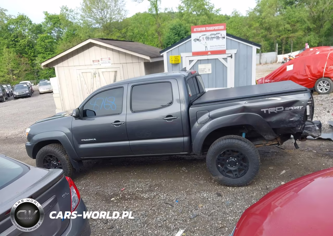 2015 Toyota Tacoma Base V6 VIN:3TMLU4EN6FM177381 - 14