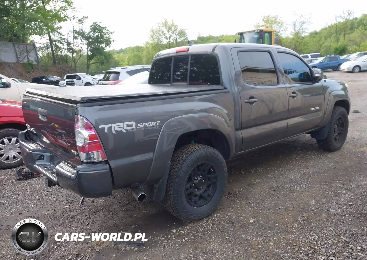 2015 Toyota Tacoma Base V6 VIN:3TMLU4EN6FM177381 - 4