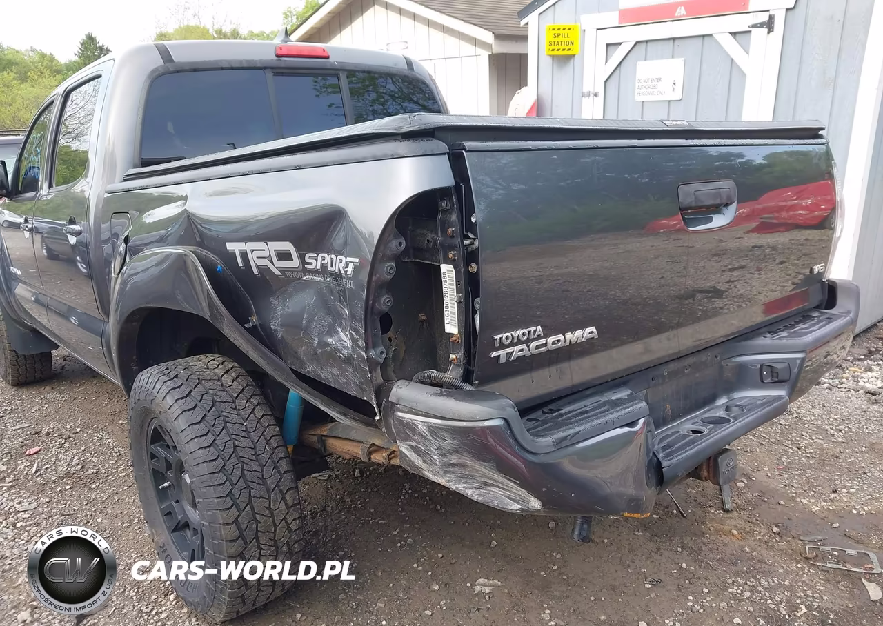 2015 Toyota Tacoma Base V6 VIN:3TMLU4EN6FM177381 - 6