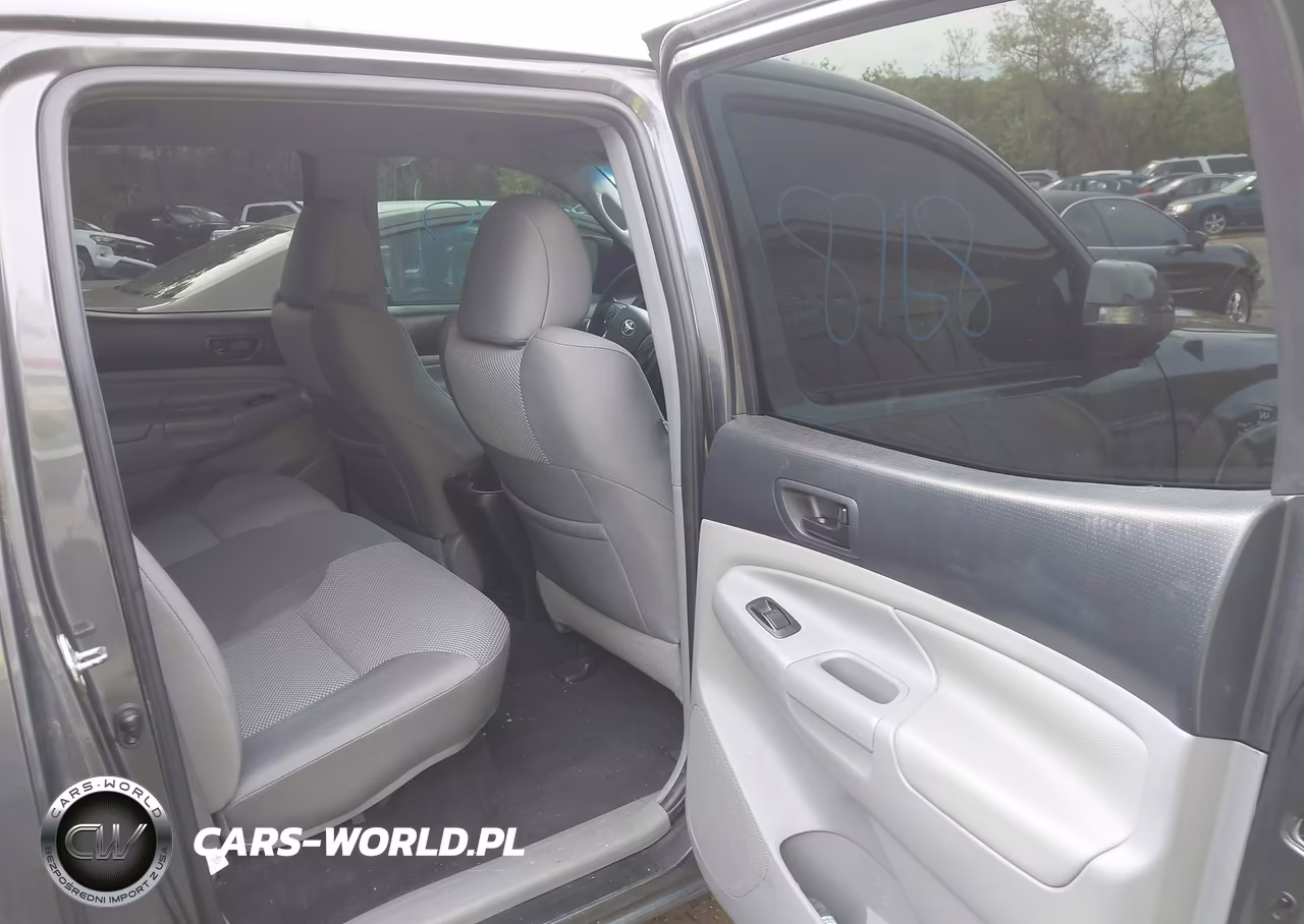 2015 Toyota Tacoma Base V6 VIN:3TMLU4EN6FM177381 - 8