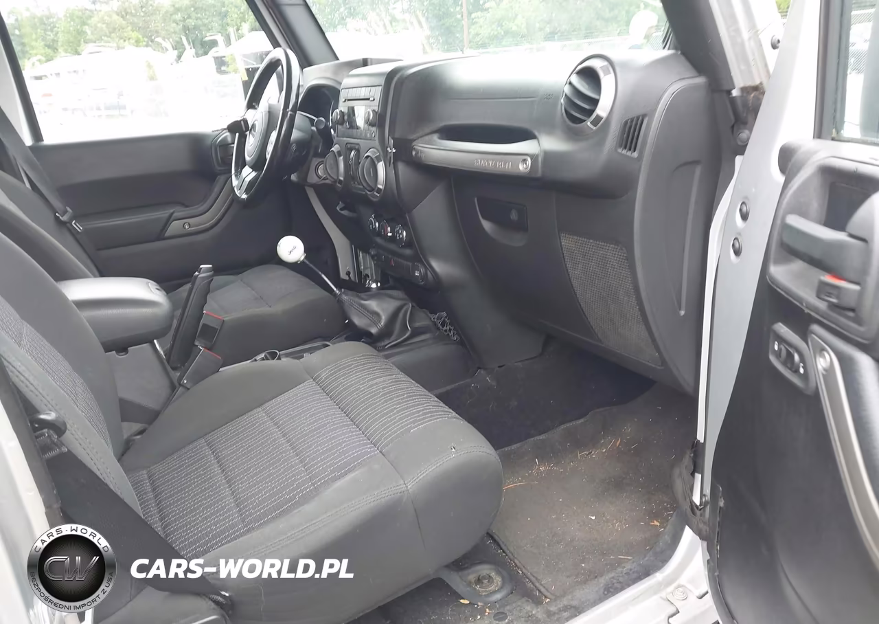 2012 Jeep Wrangler Unlimited Sport VIN:1C4BJWDGXCL172619 - 5