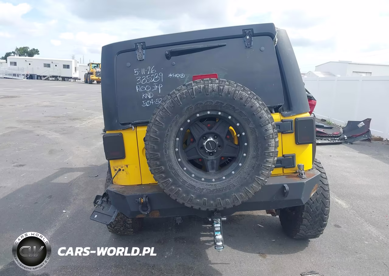 2015 Jeep Wrangler Unlimited Sport VIN:1C4BJWDGXFL609412 - 17