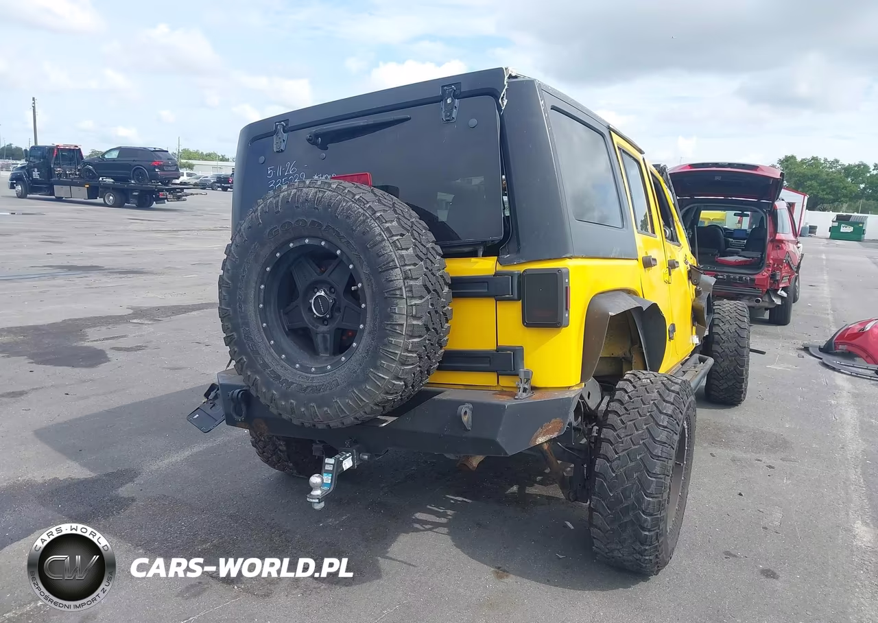 2015 Jeep Wrangler Unlimited Sport VIN:1C4BJWDGXFL609412 - 4