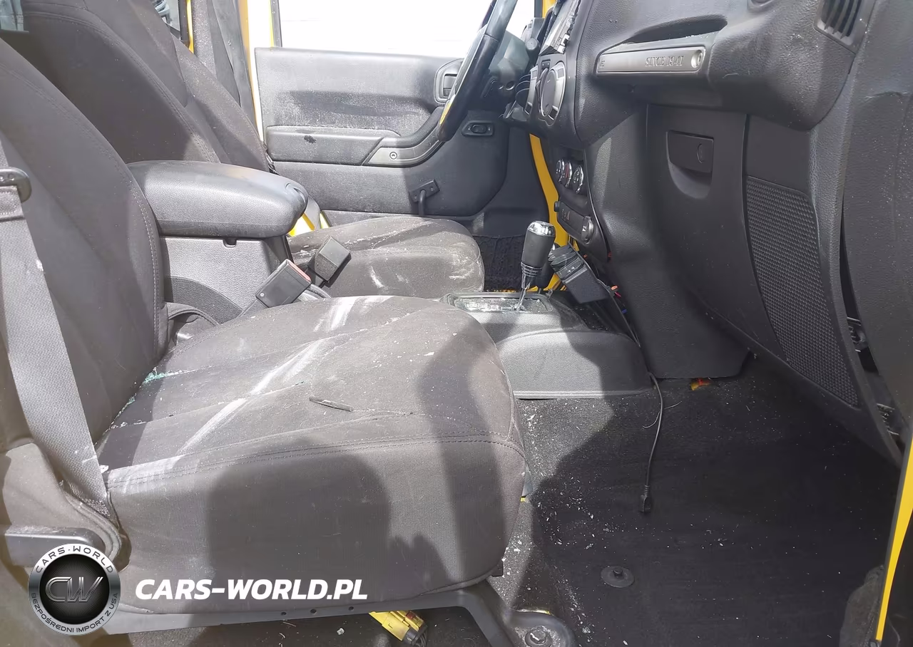 2015 Jeep Wrangler Unlimited Sport VIN:1C4BJWDGXFL609412 - 5