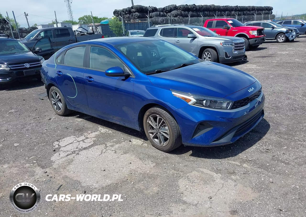 2023 Kia Forte Lxs – zdjęcie 1 z 17