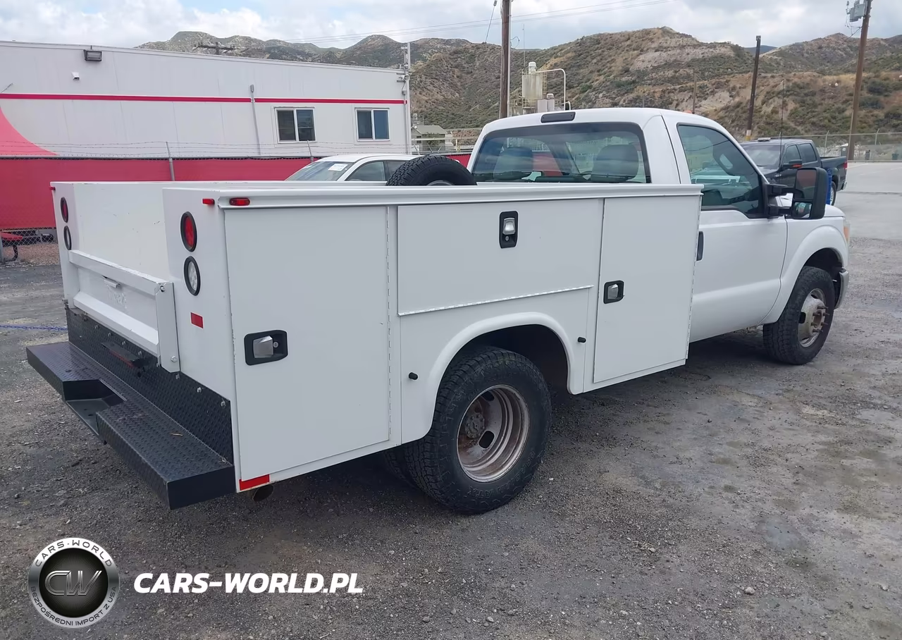 2016 Ford F-350 Chassis Xl VIN:1FDRF3G67GEC86665 - 4