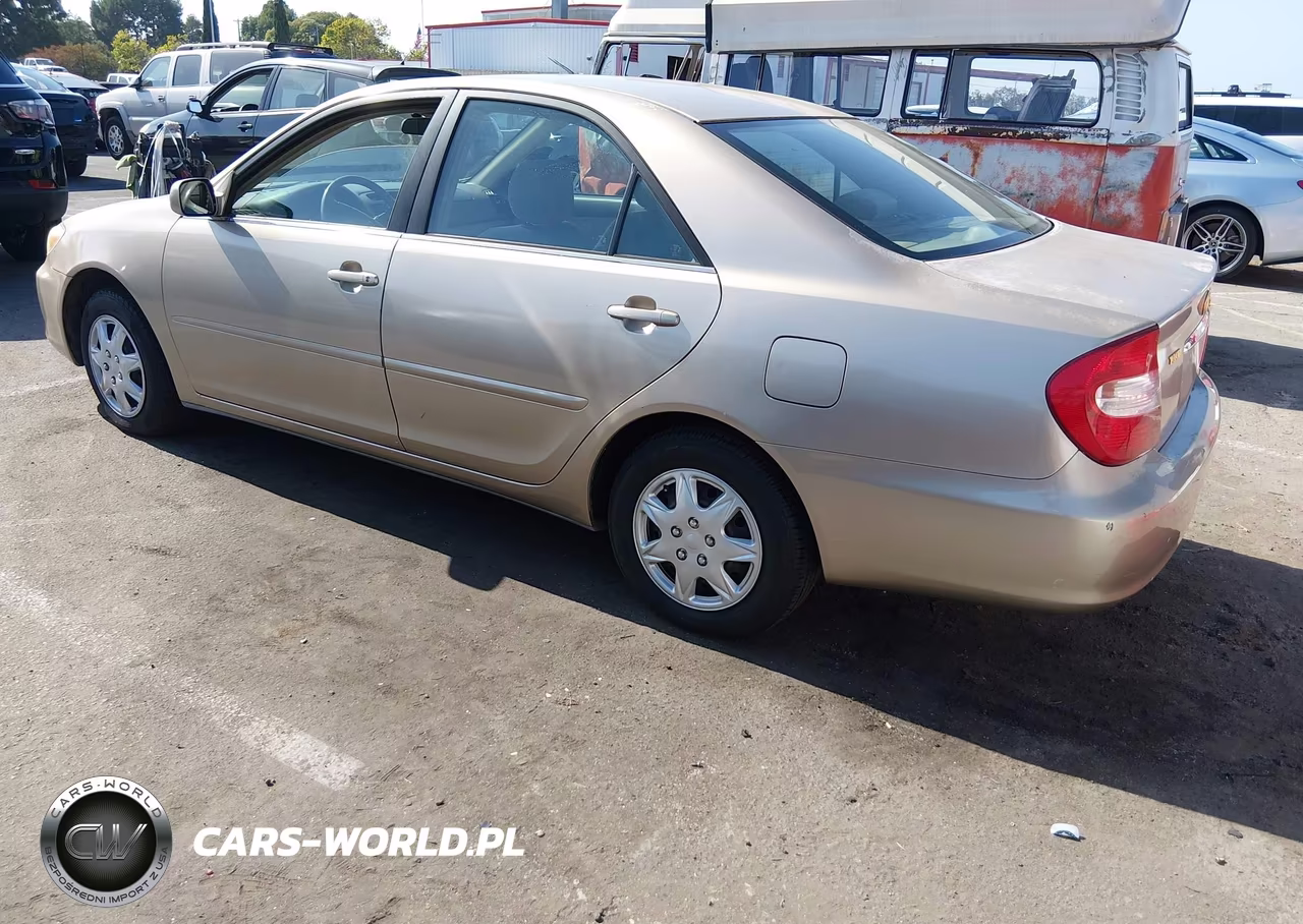 2002 Toyota Camry Le VIN:JTDBE32K420126519 - 3