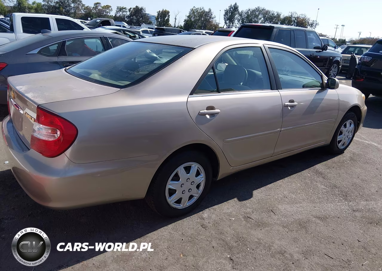 2002 Toyota Camry Le VIN:JTDBE32K420126519 - 4