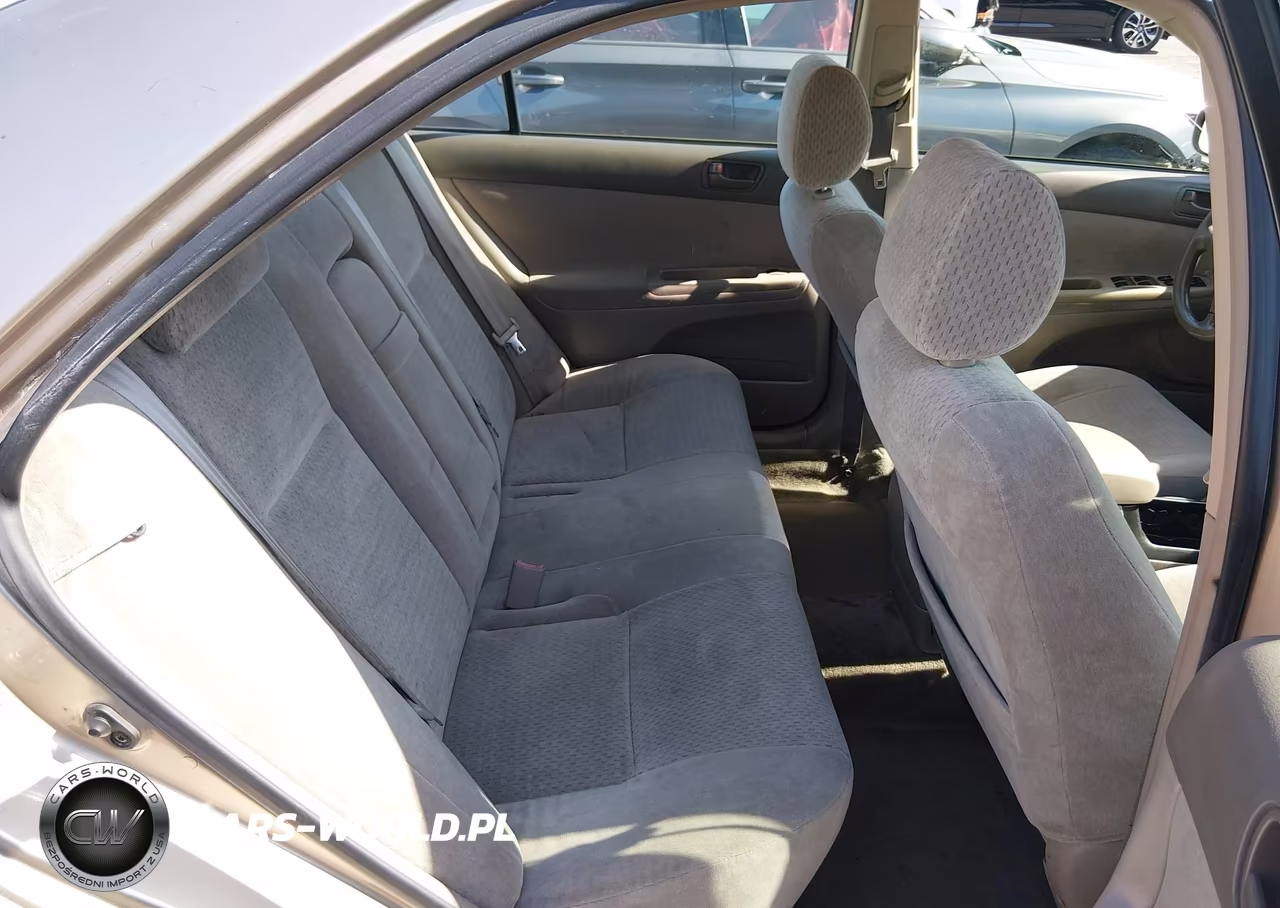 2002 Toyota Camry Le VIN:JTDBE32K420126519 - 8