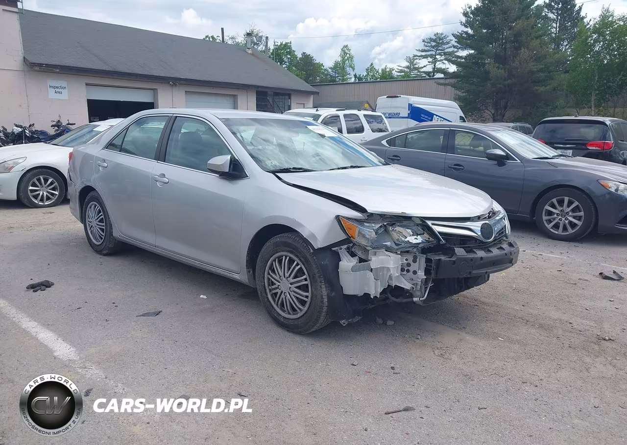 2014 Toyota Camry Le – zdjęcie 1 z 17