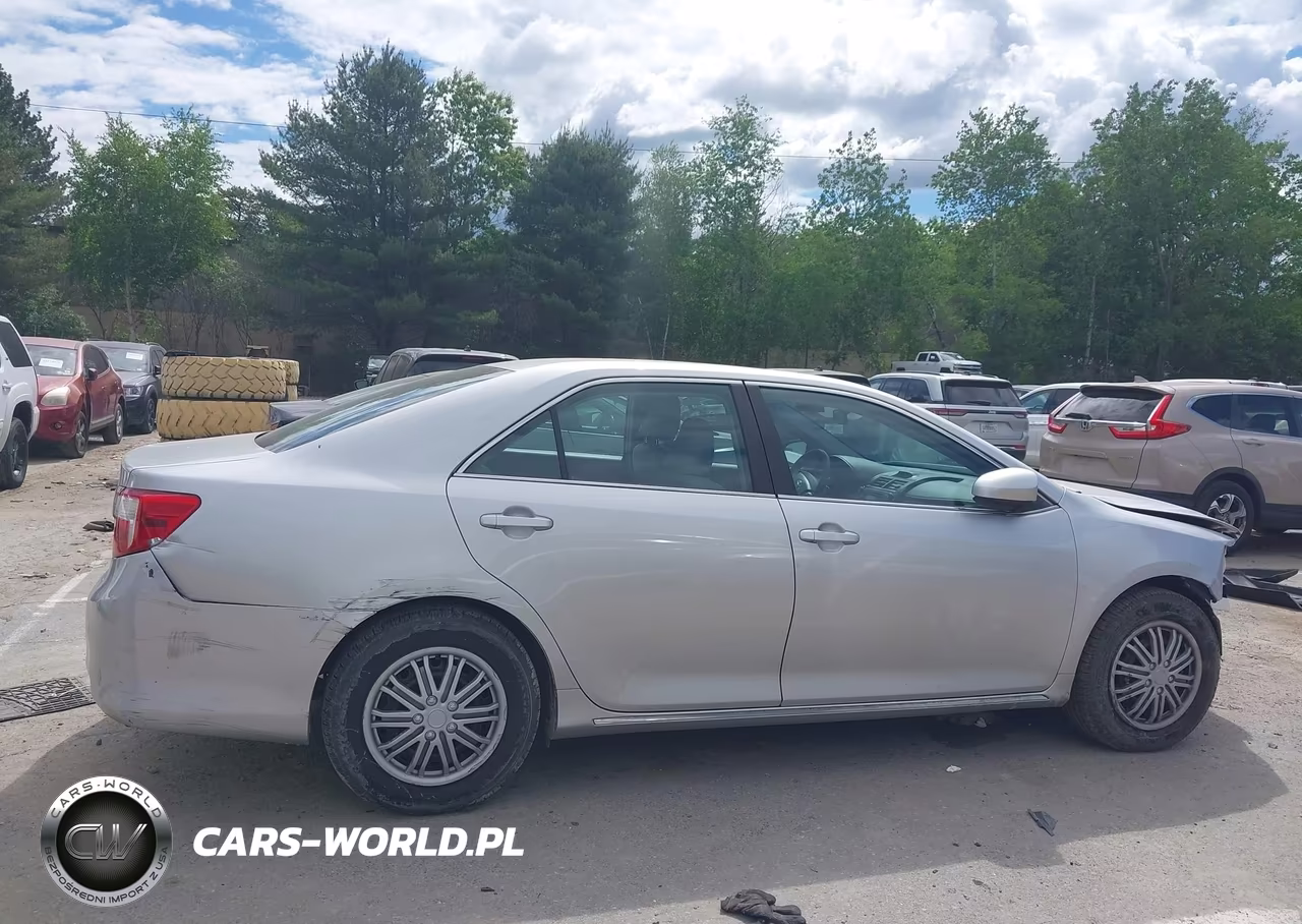 2014 Toyota Camry Le VIN:4T4BF1FK1ER444463 - 14