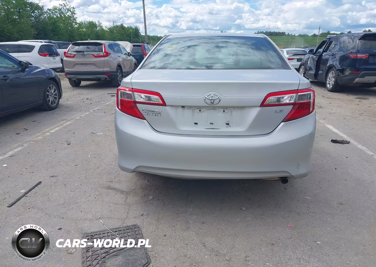 2014 Toyota Camry Le VIN:4T4BF1FK1ER444463 - 17