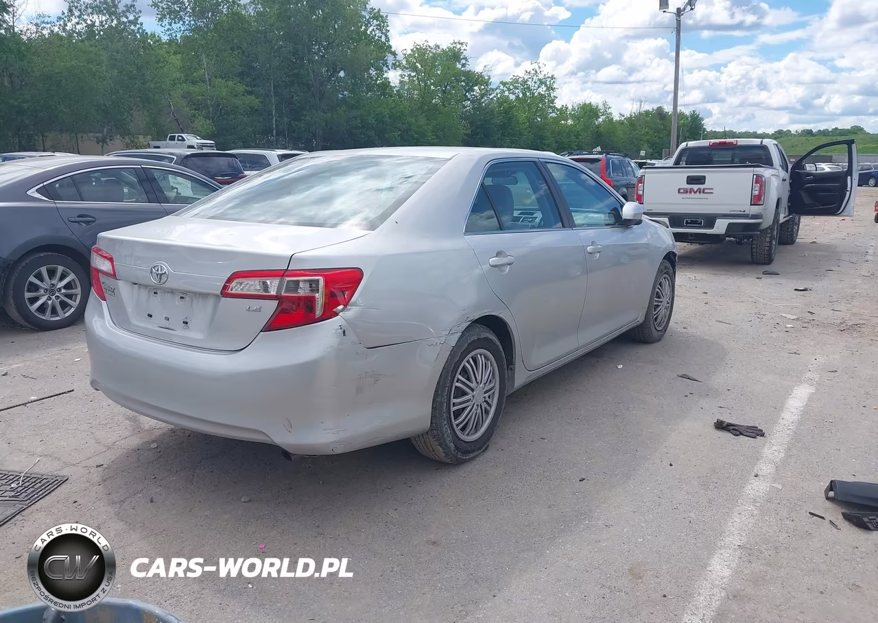 2014 Toyota Camry Le VIN:4T4BF1FK1ER444463 - 4
