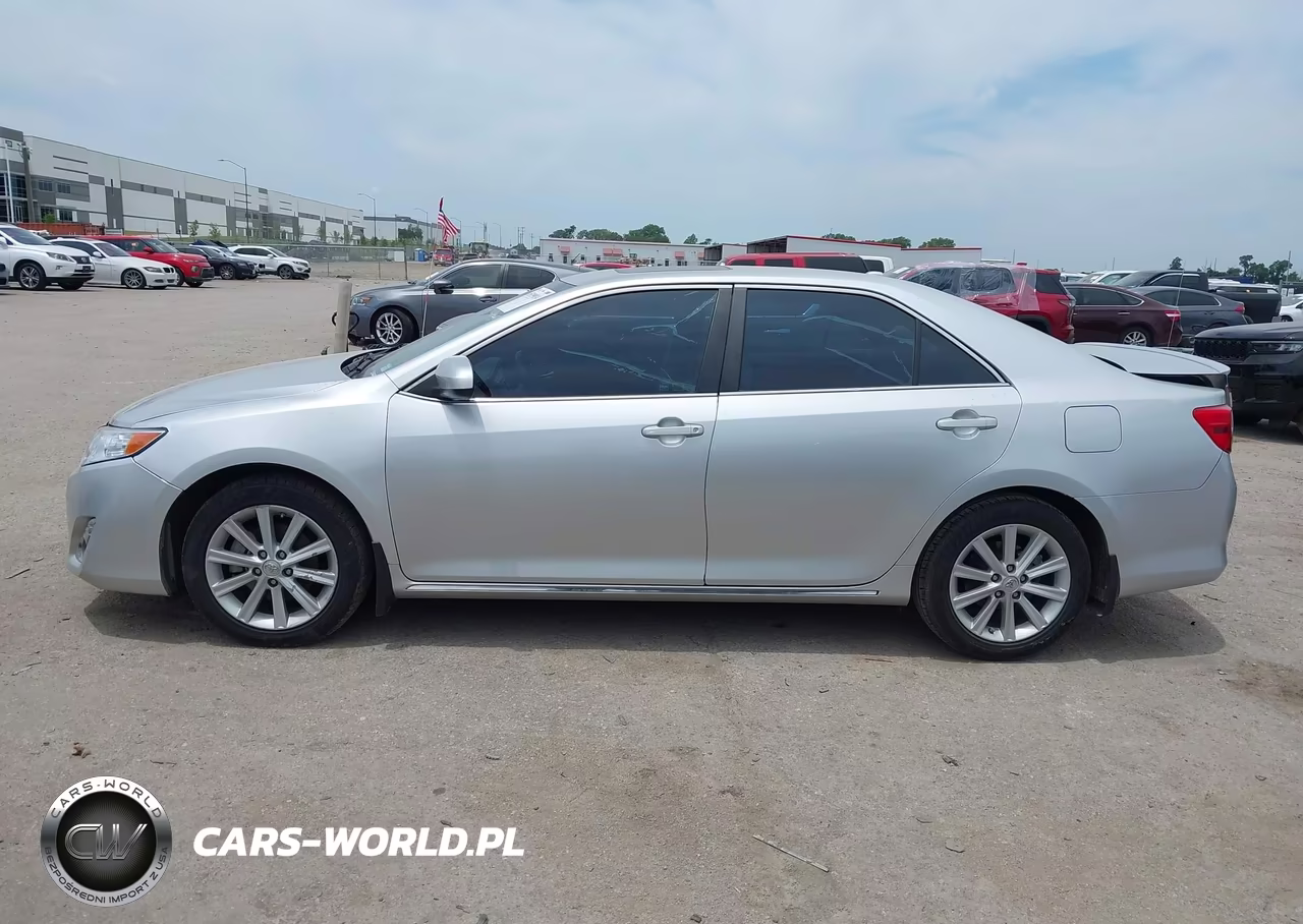 2014 Toyota Camry Xle VIN:4T4BF1FK2ER427140 - 14