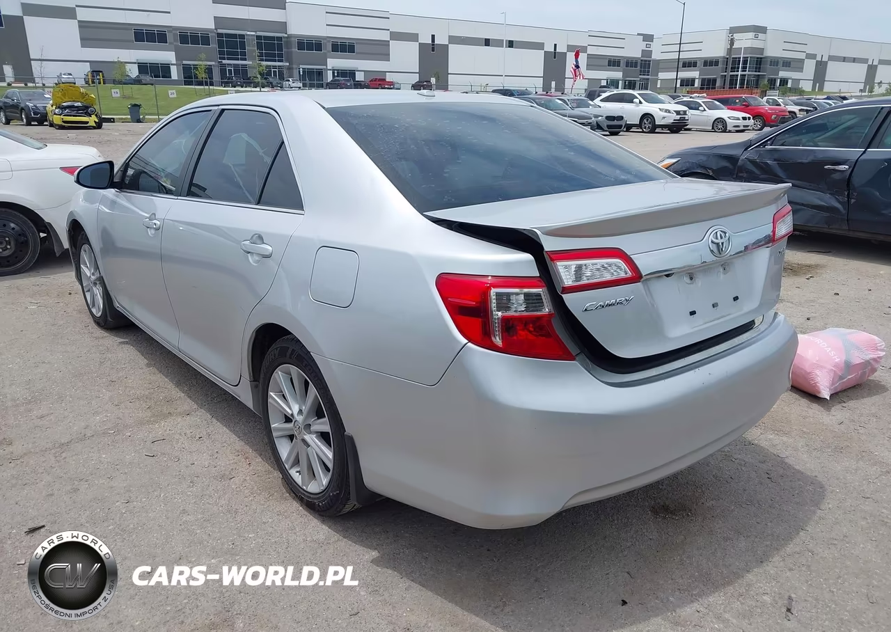 2014 Toyota Camry Xle VIN:4T4BF1FK2ER427140 - 3