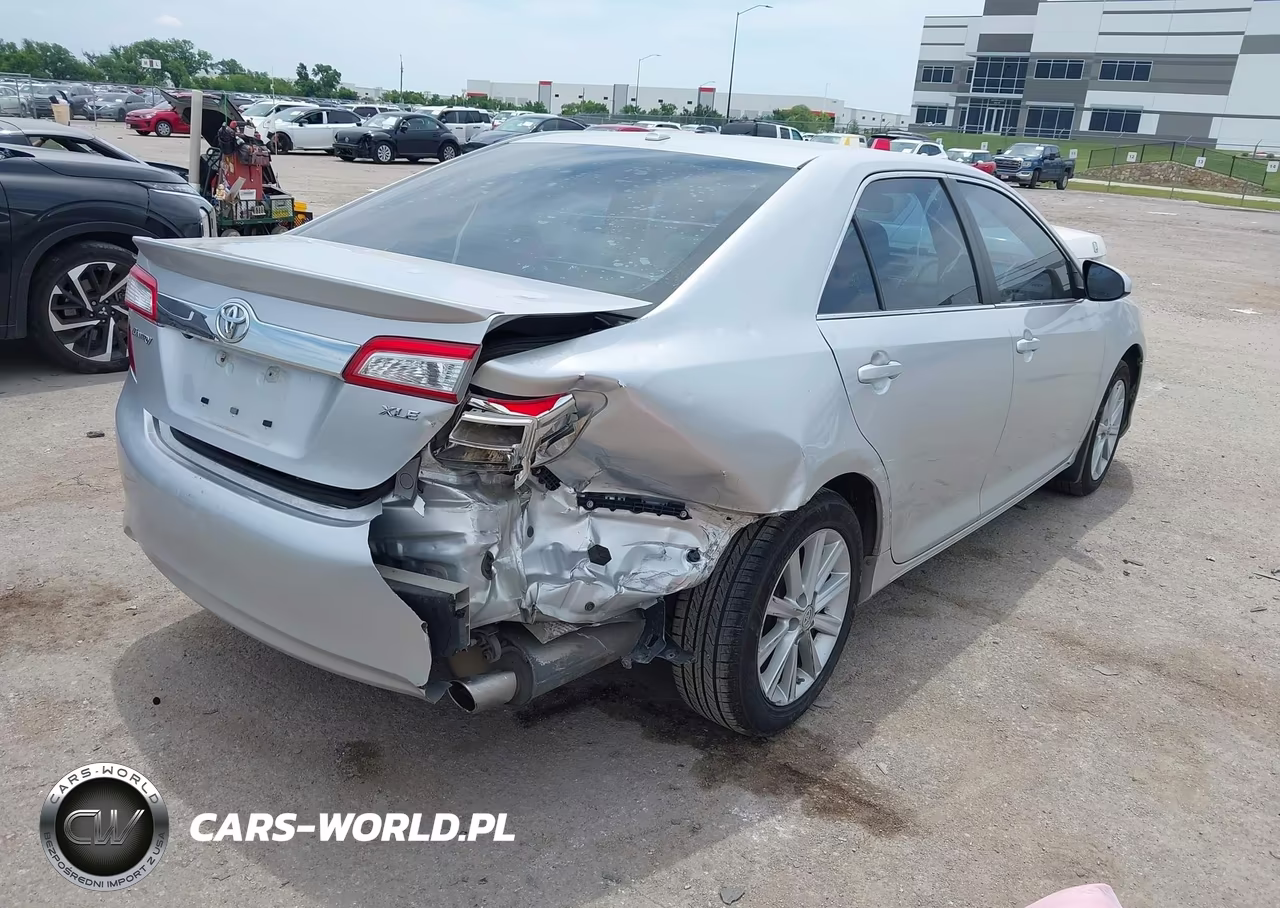 2014 Toyota Camry Xle VIN:4T4BF1FK2ER427140 - 4