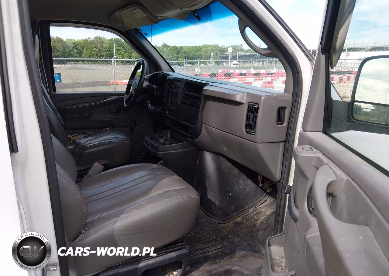 2005 Chevrolet Express VIN:1GCGG25U451139020 - 5