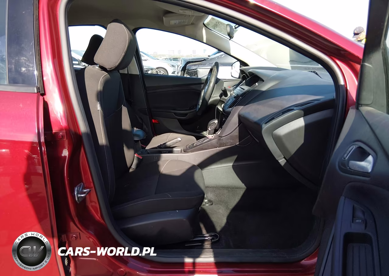 2017 Ford Focus Se VIN:1FADP3F29HL303950 - 5