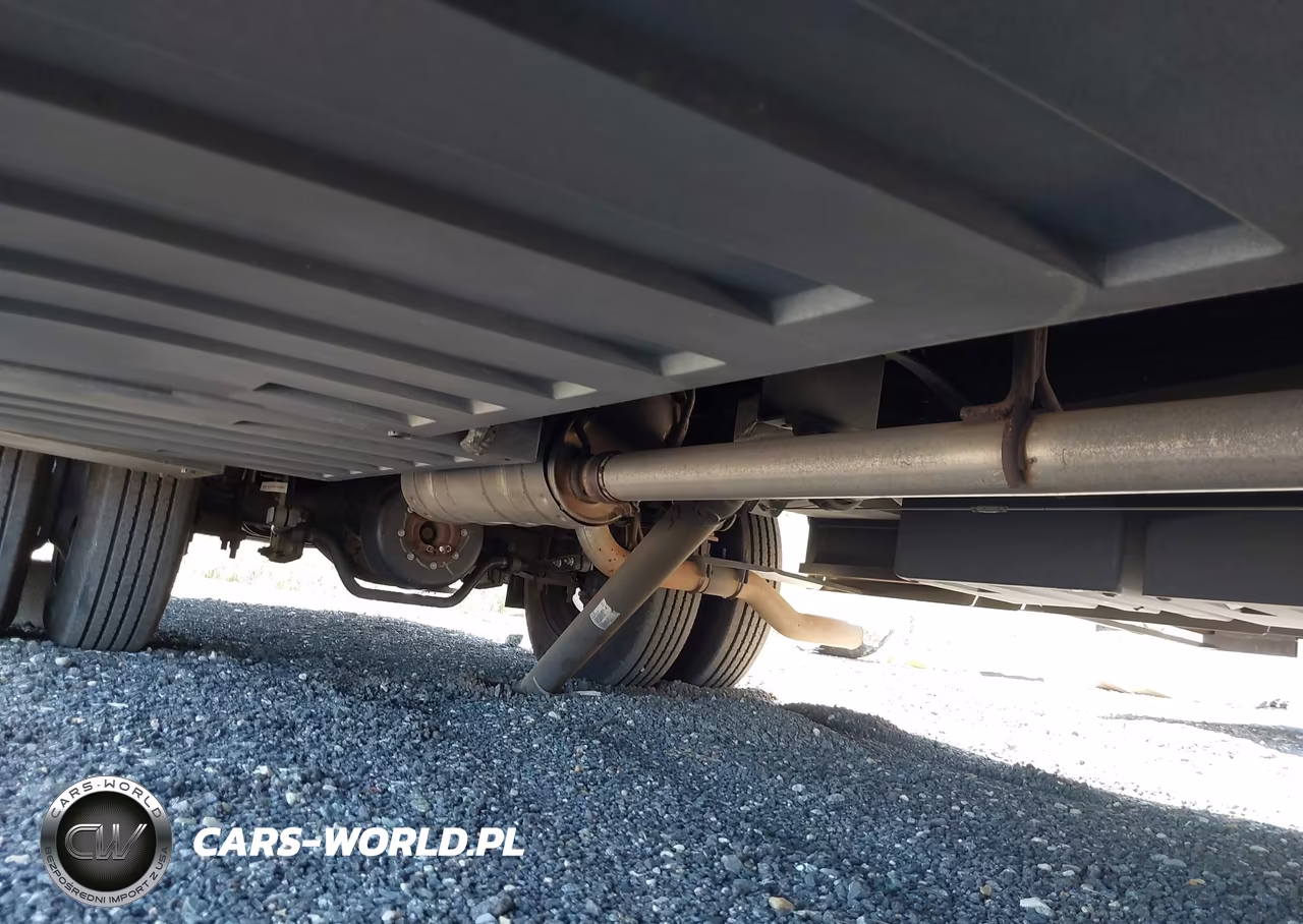 2016 Ford F53 VIN:1F66F5DY2G0A03100 - 16
