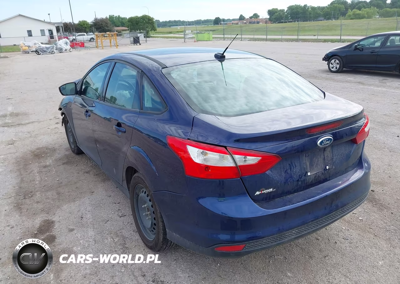 2012 Ford Focus Se VIN:1FAHP3F21CL112288 - 3