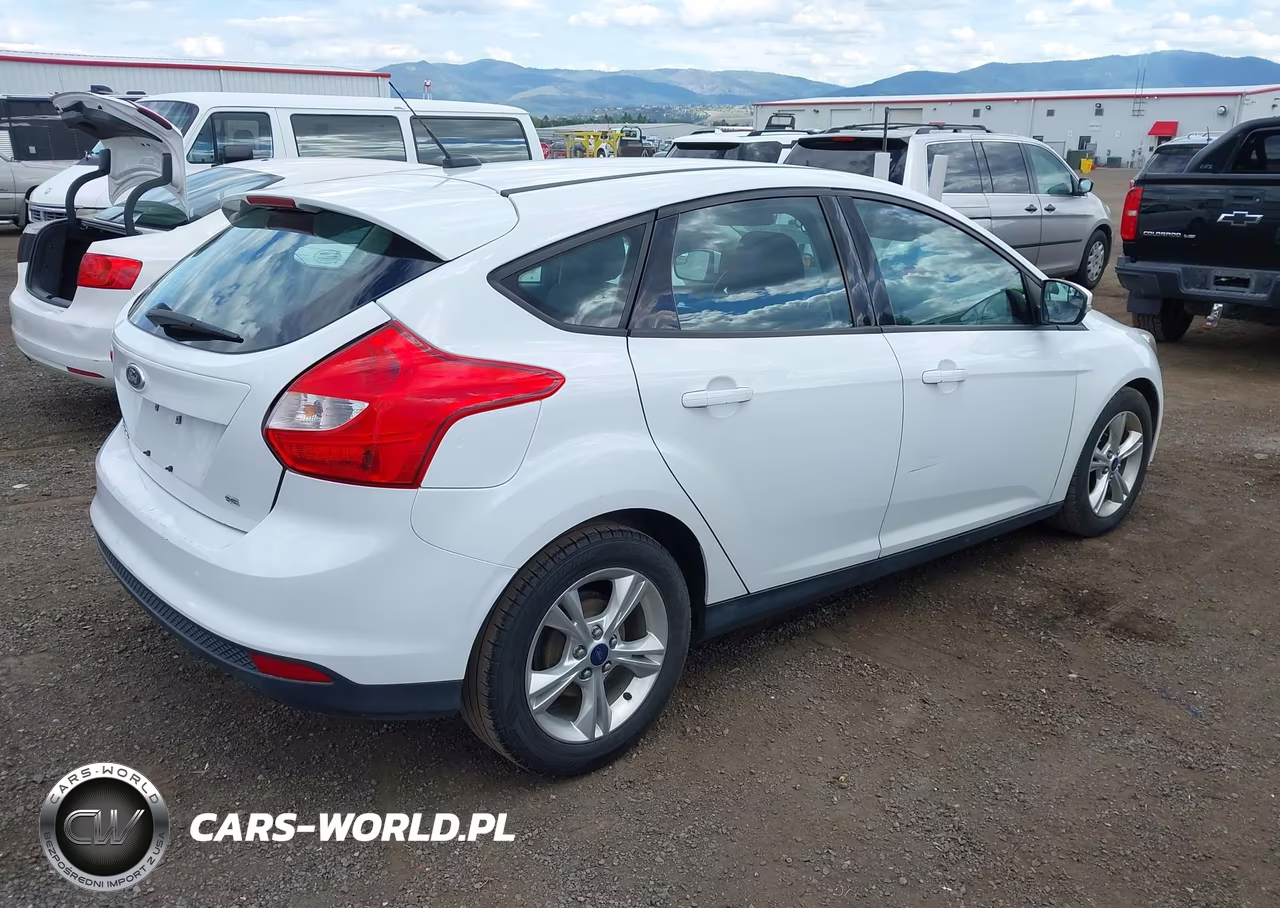 2014 Ford Focus Se VIN:1FADP3K26EL312395 - 4