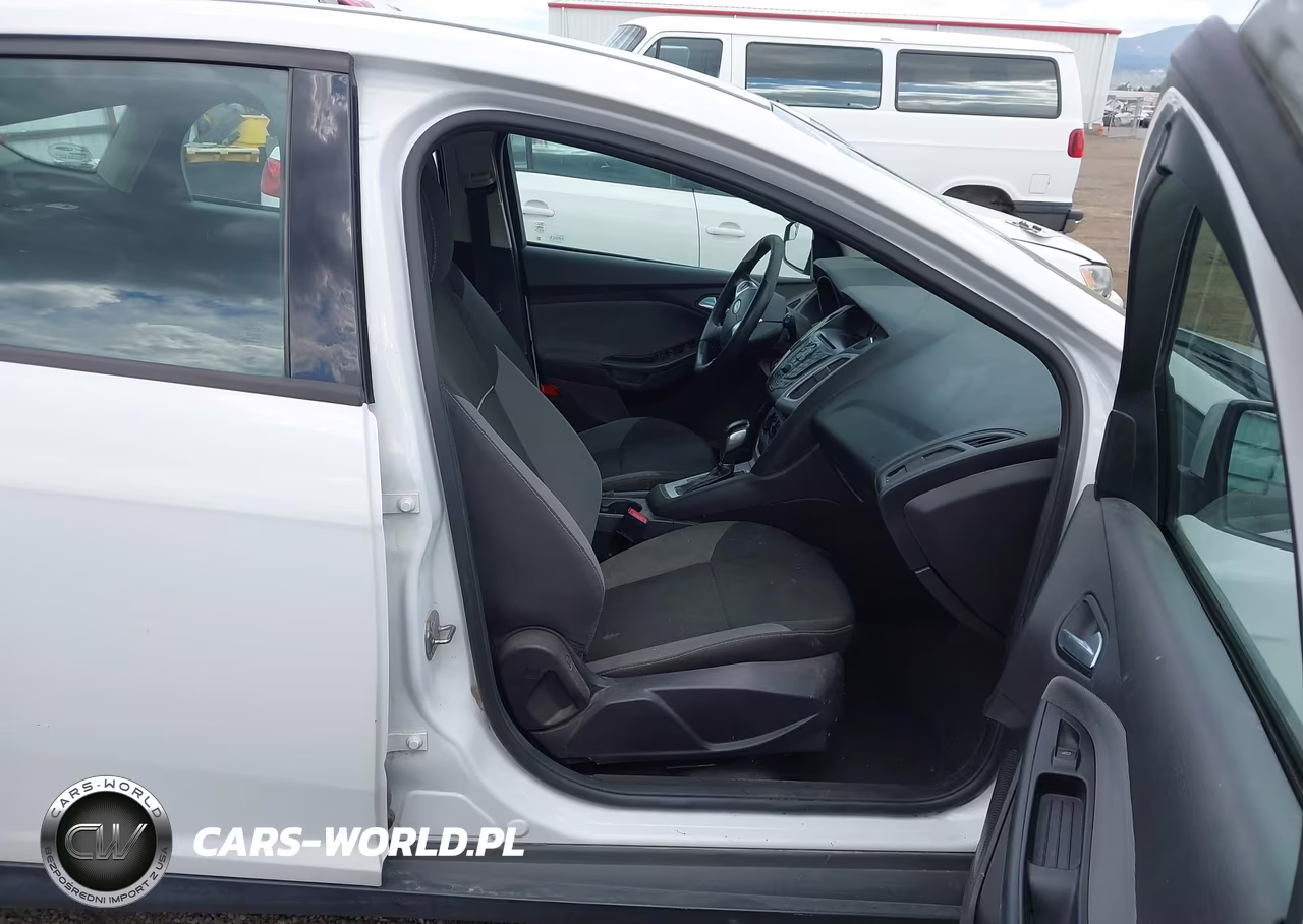 2014 Ford Focus Se VIN:1FADP3K26EL312395 - 5