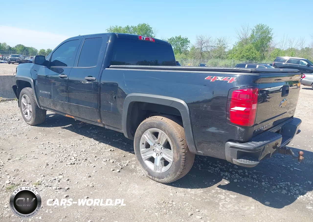 2018 Chevrolet Silverado 1500 Custom VIN:1GCVKPEH1JZ356204 - 3