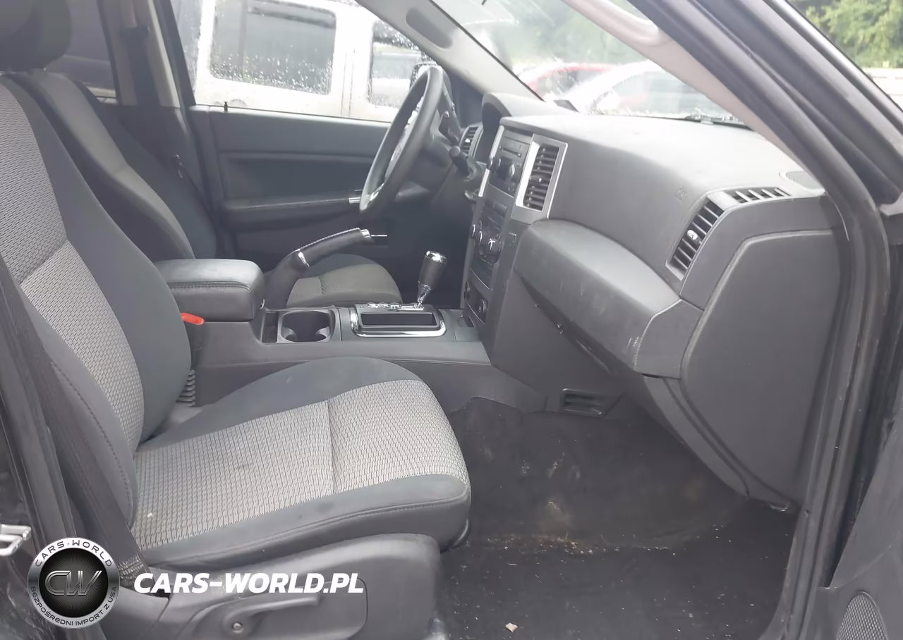 2010 Jeep Grand Cherokee Laredo VIN:1J4PR4GK7AC135070 - 5
