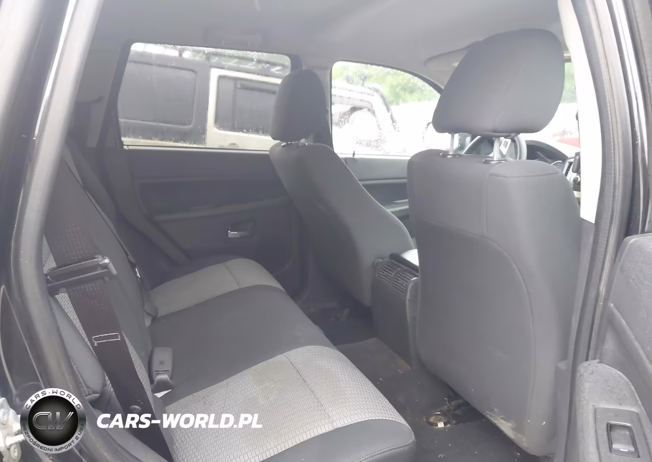 2010 Jeep Grand Cherokee Laredo VIN:1J4PR4GK7AC135070 - 8