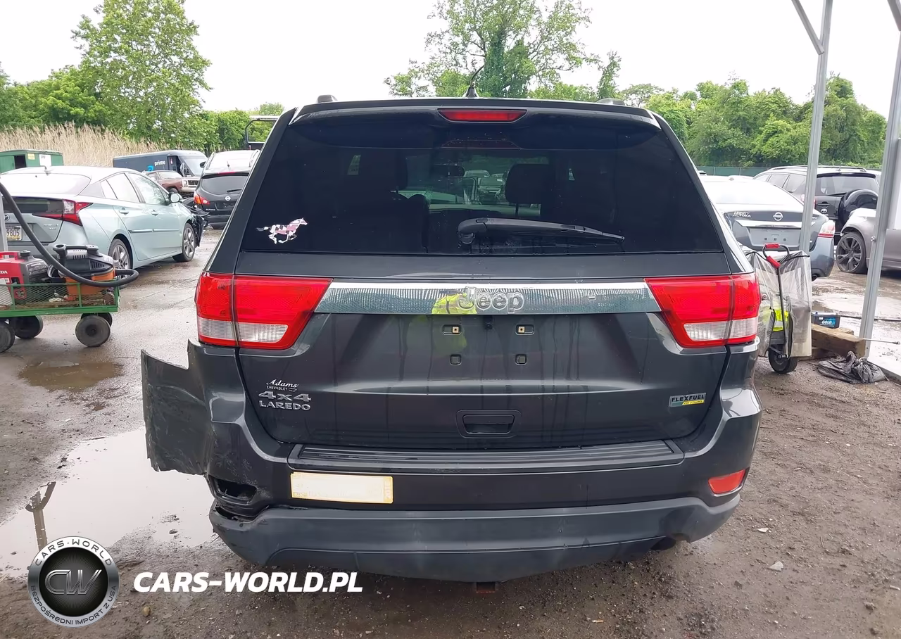 2011 Jeep Grand Cherokee Laredo VIN:1J4RR4GG2BC550769 - 17