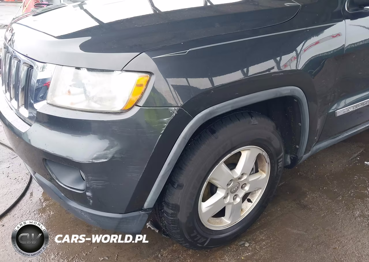 2011 Jeep Grand Cherokee Laredo VIN:1J4RR4GG2BC550769 - 18