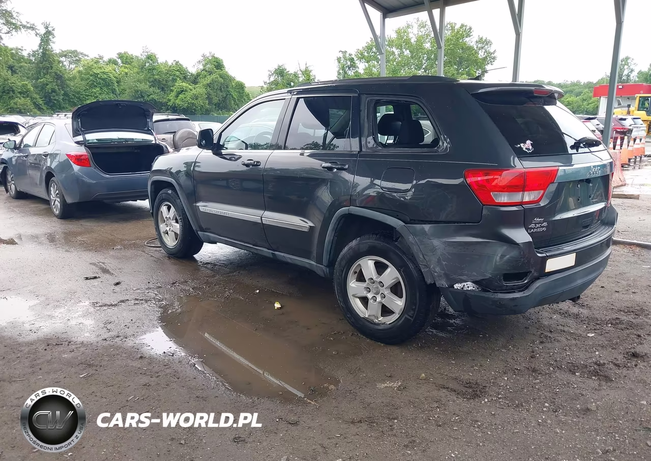 2011 Jeep Grand Cherokee Laredo VIN:1J4RR4GG2BC550769 - 3