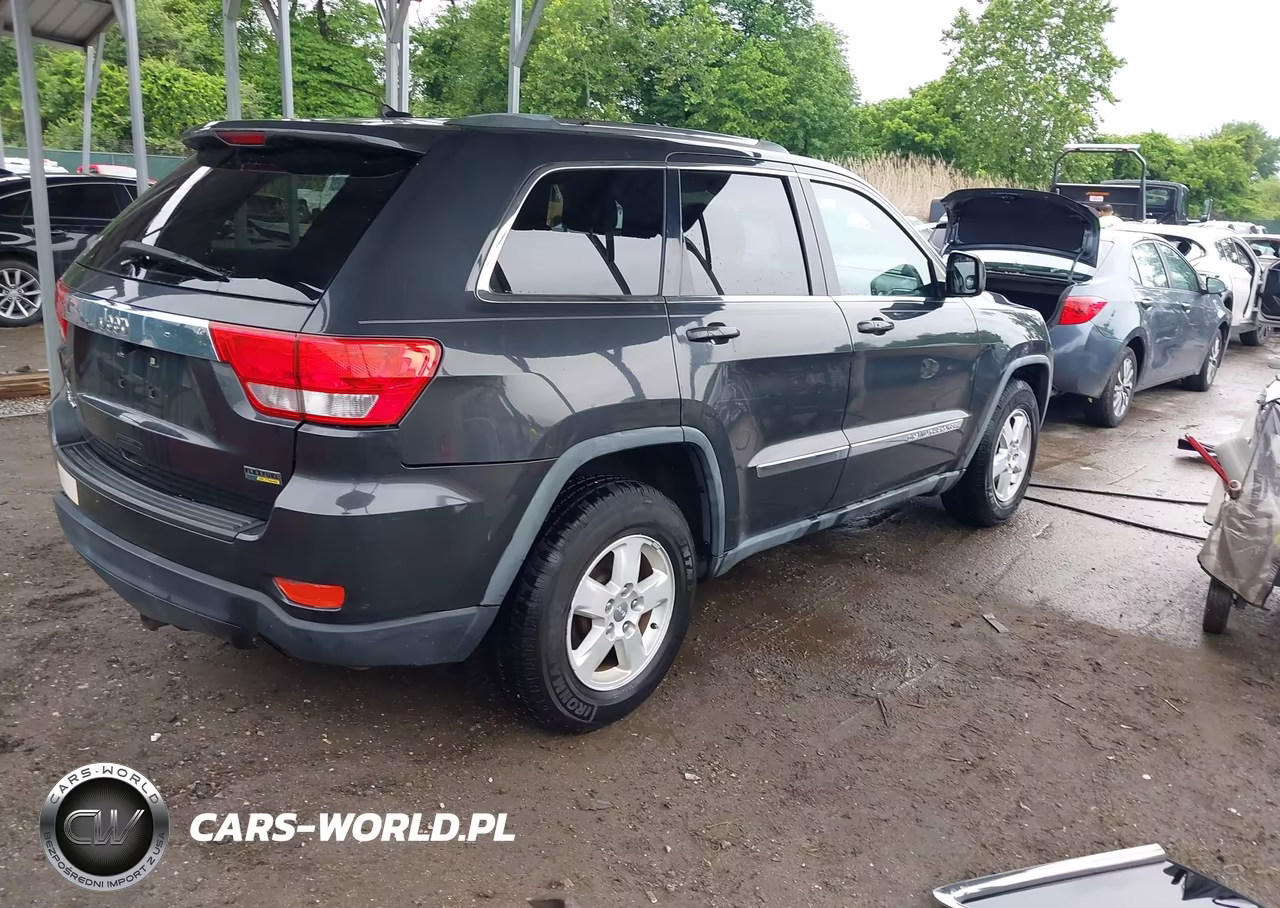 2011 Jeep Grand Cherokee Laredo VIN:1J4RR4GG2BC550769 - 4