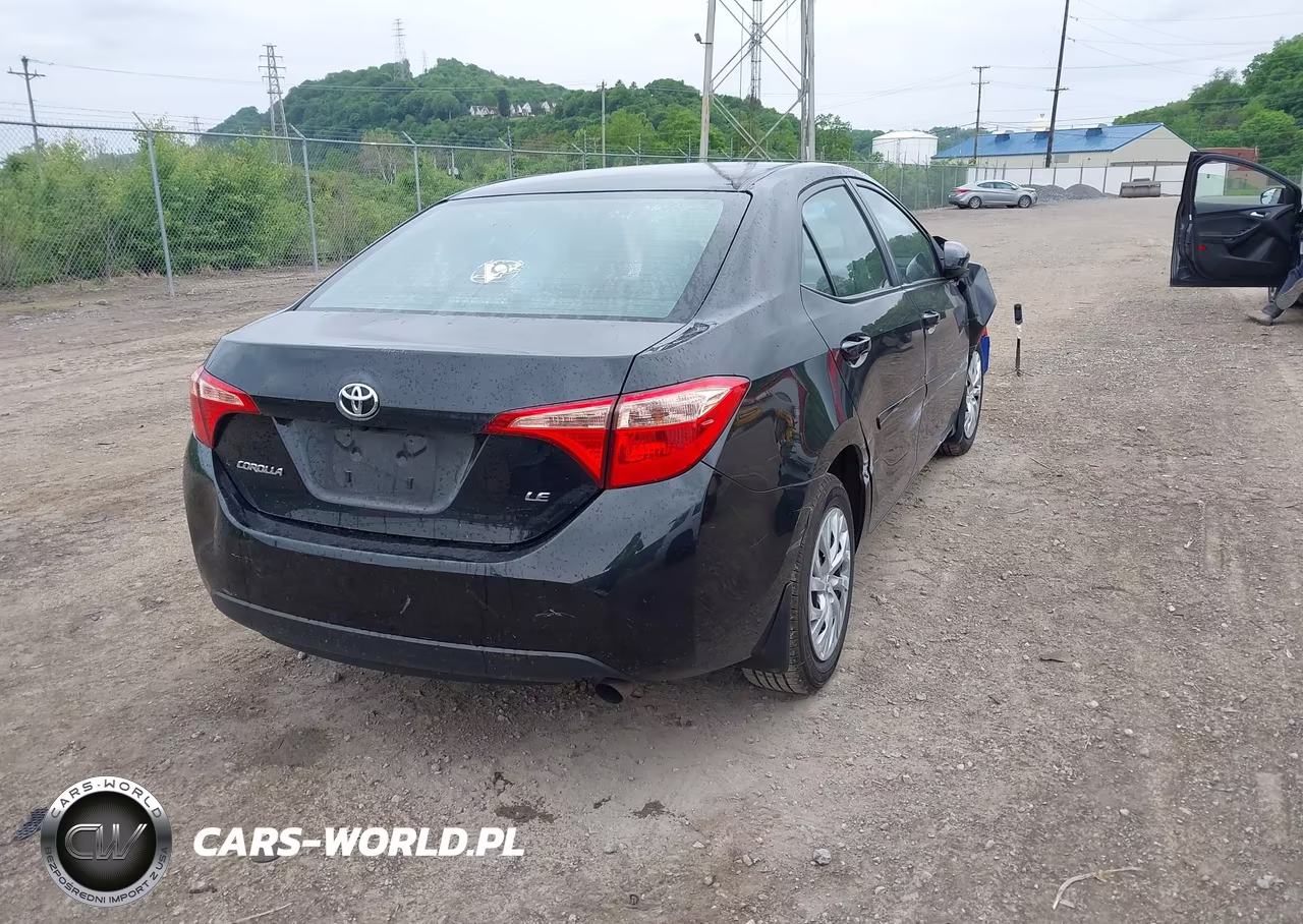 2017 Toyota Corolla Le VIN:2T1BURHE5HC900444 - 4