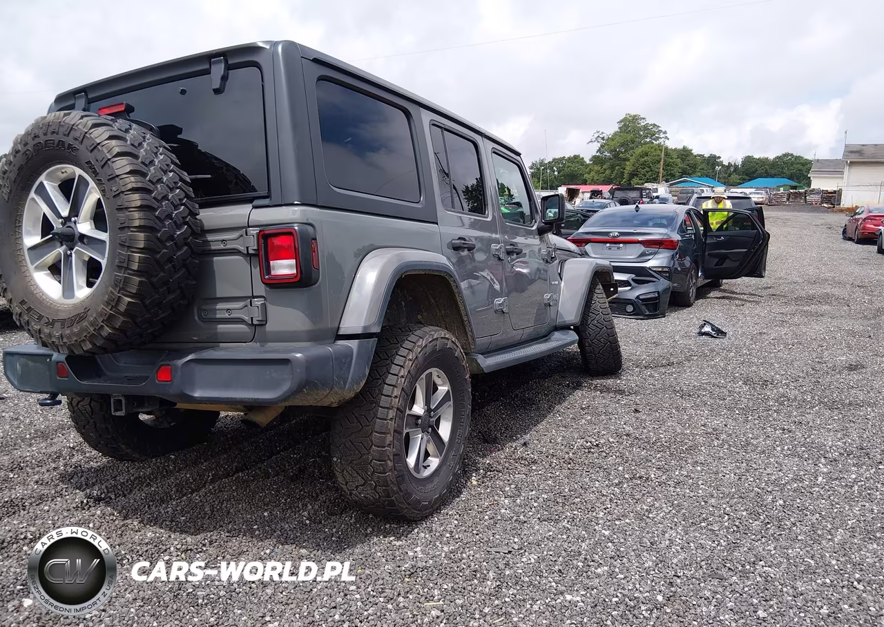 2019 Jeep Wrangler Unlimited Sahara 4X4 VIN:1C4HJXEN3KW592894 - 4