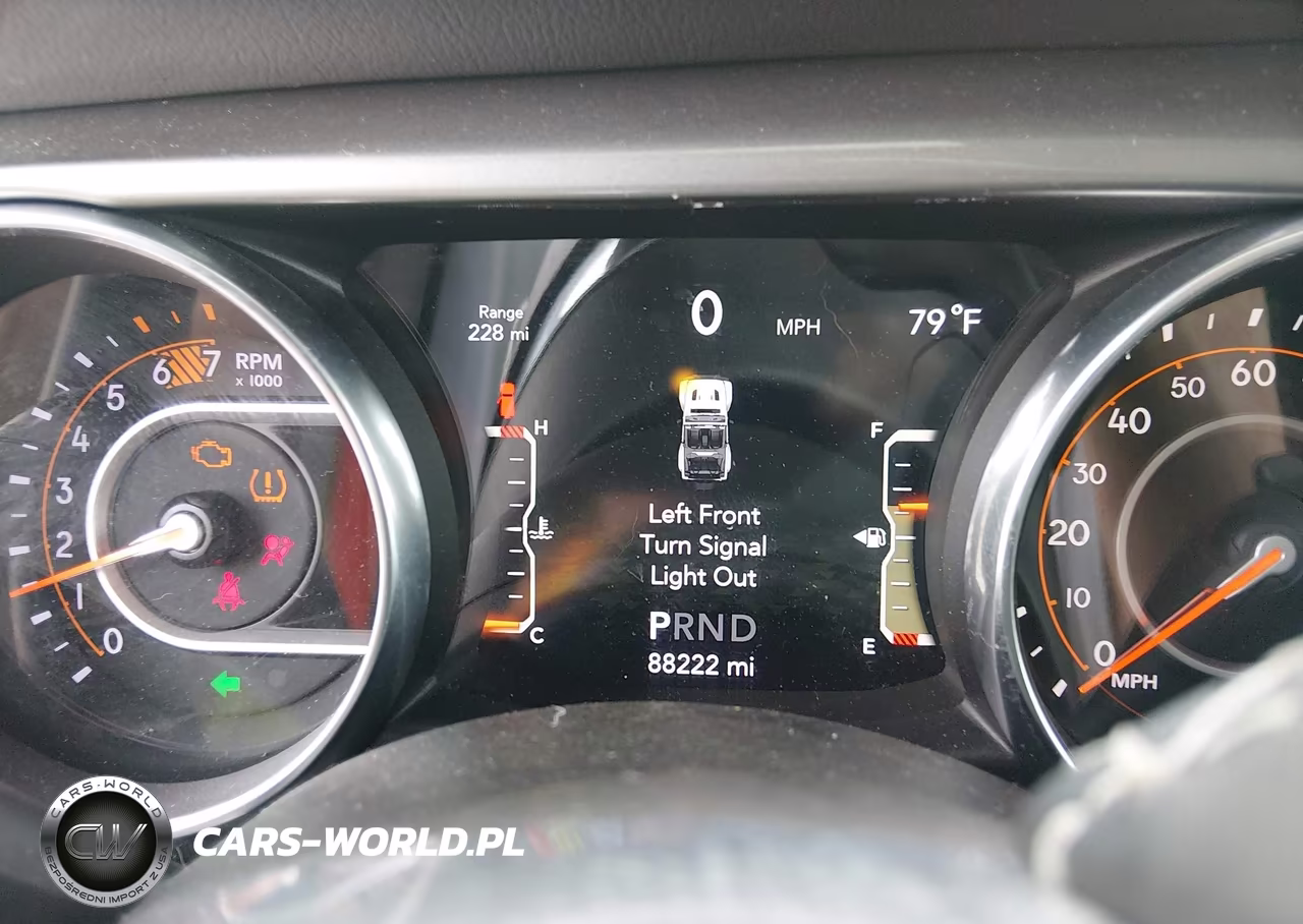 2019 Jeep Wrangler Unlimited Sahara 4X4 VIN:1C4HJXEN3KW592894 - 7