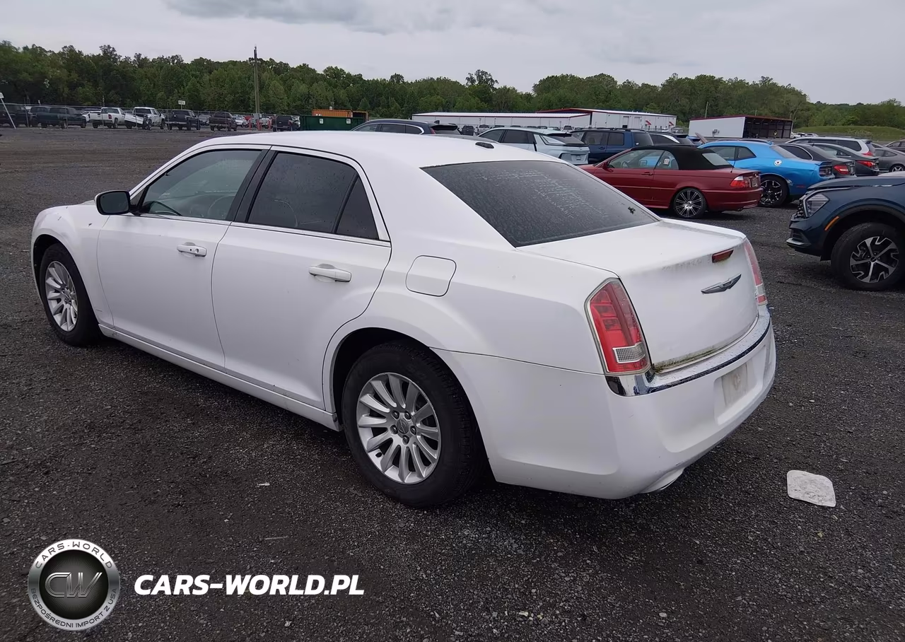 2014 Chrysler 300 VIN:2C3CCAAG2EH150981 - 3